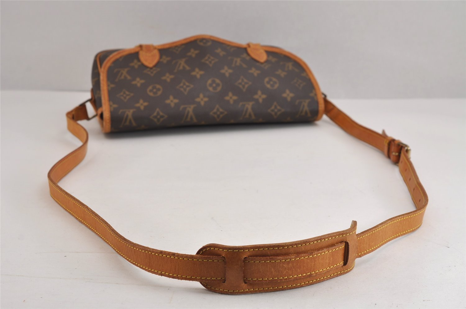 Authentic Louis Vuitton Monogram Gibeciere MM Shoulder Cross Bag M42247 LV 2469J