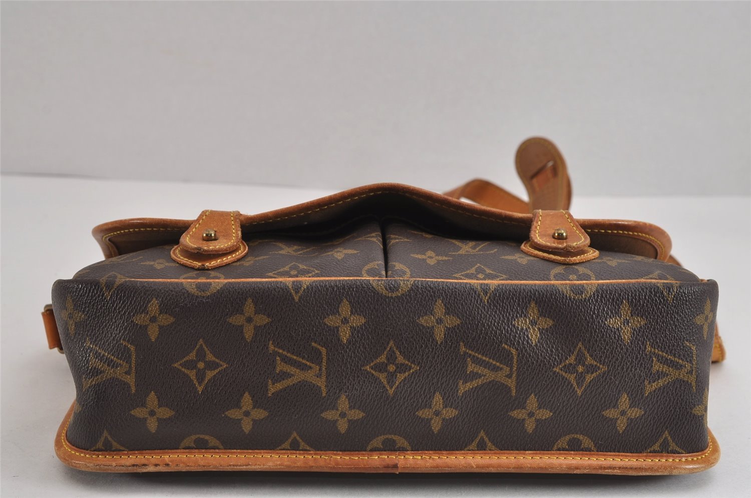Authentic Louis Vuitton Monogram Gibeciere MM Shoulder Cross Bag M42247 LV 2469J