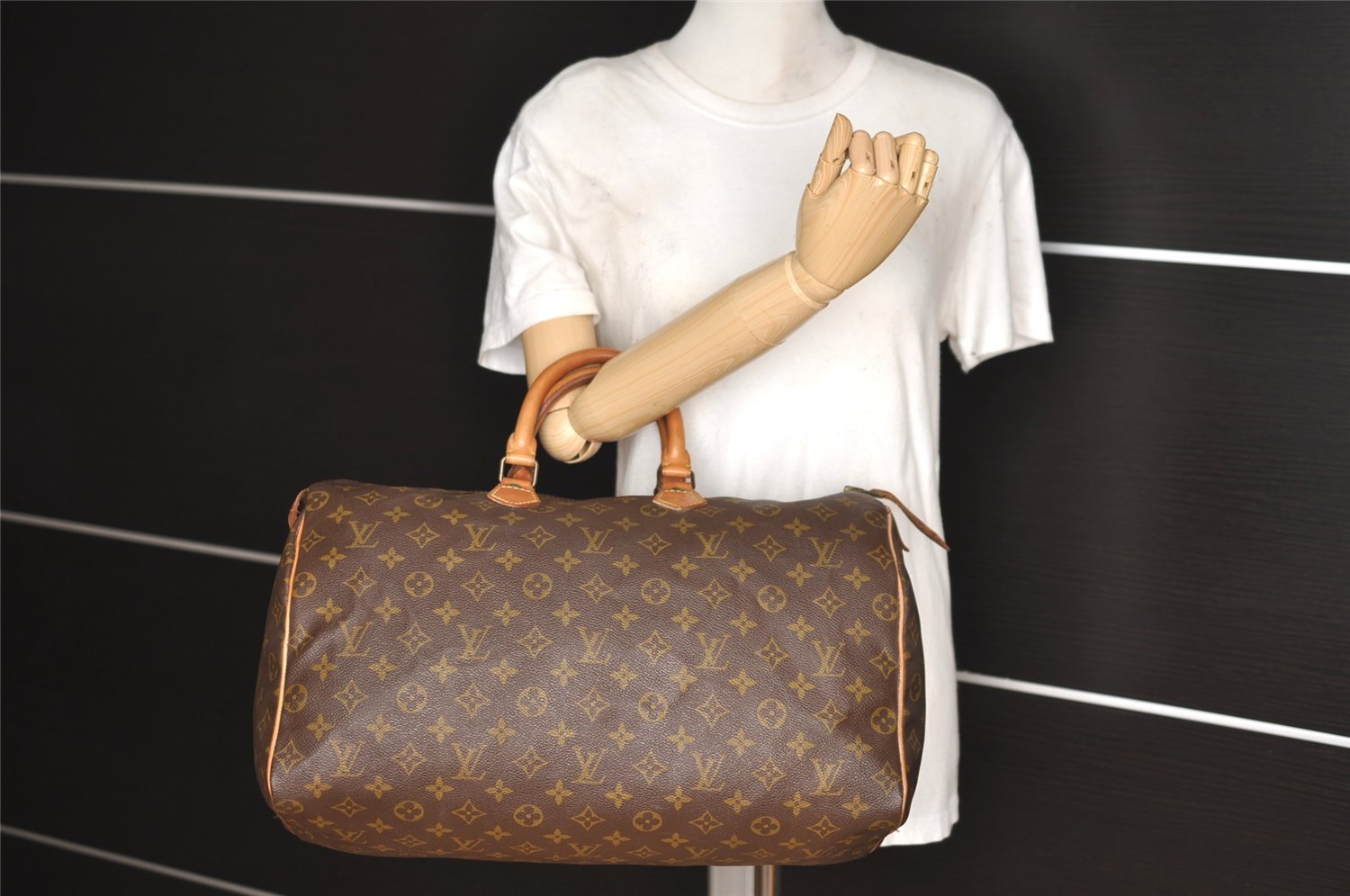 Authentic Louis Vuitton Monogram Speedy 40 Hand Boston Bag Old Model LV 2482I