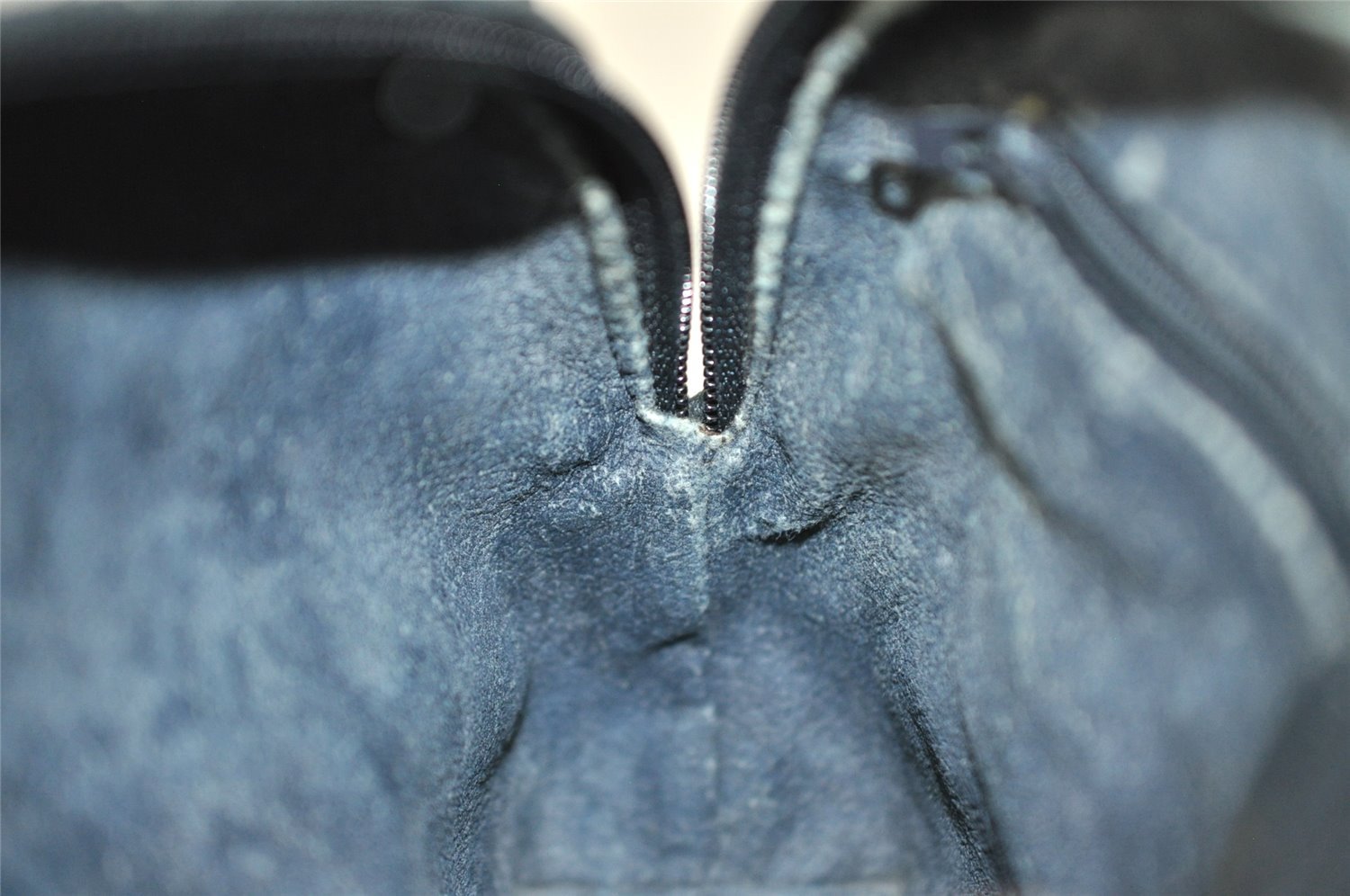 Authentic GUCCI Shoulder Cross Body Bag GG PVC Leather Navy Blue Junk 2488I