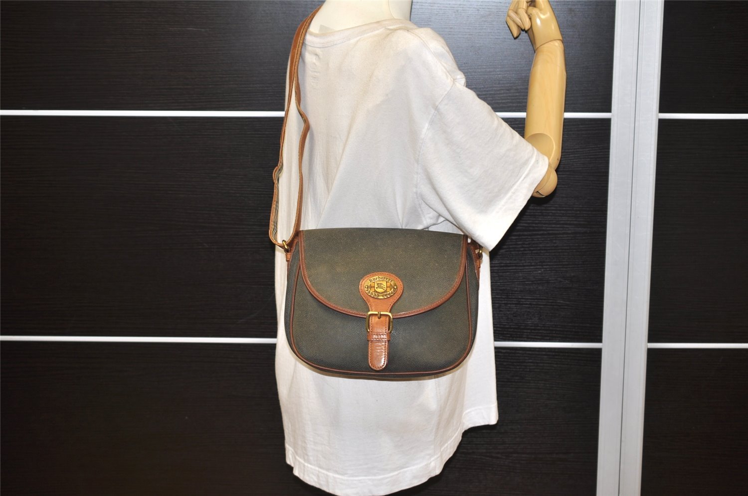 Authentic Burberrys Leather Shoulder Cross Body Bag Purse Green Junk 2500K