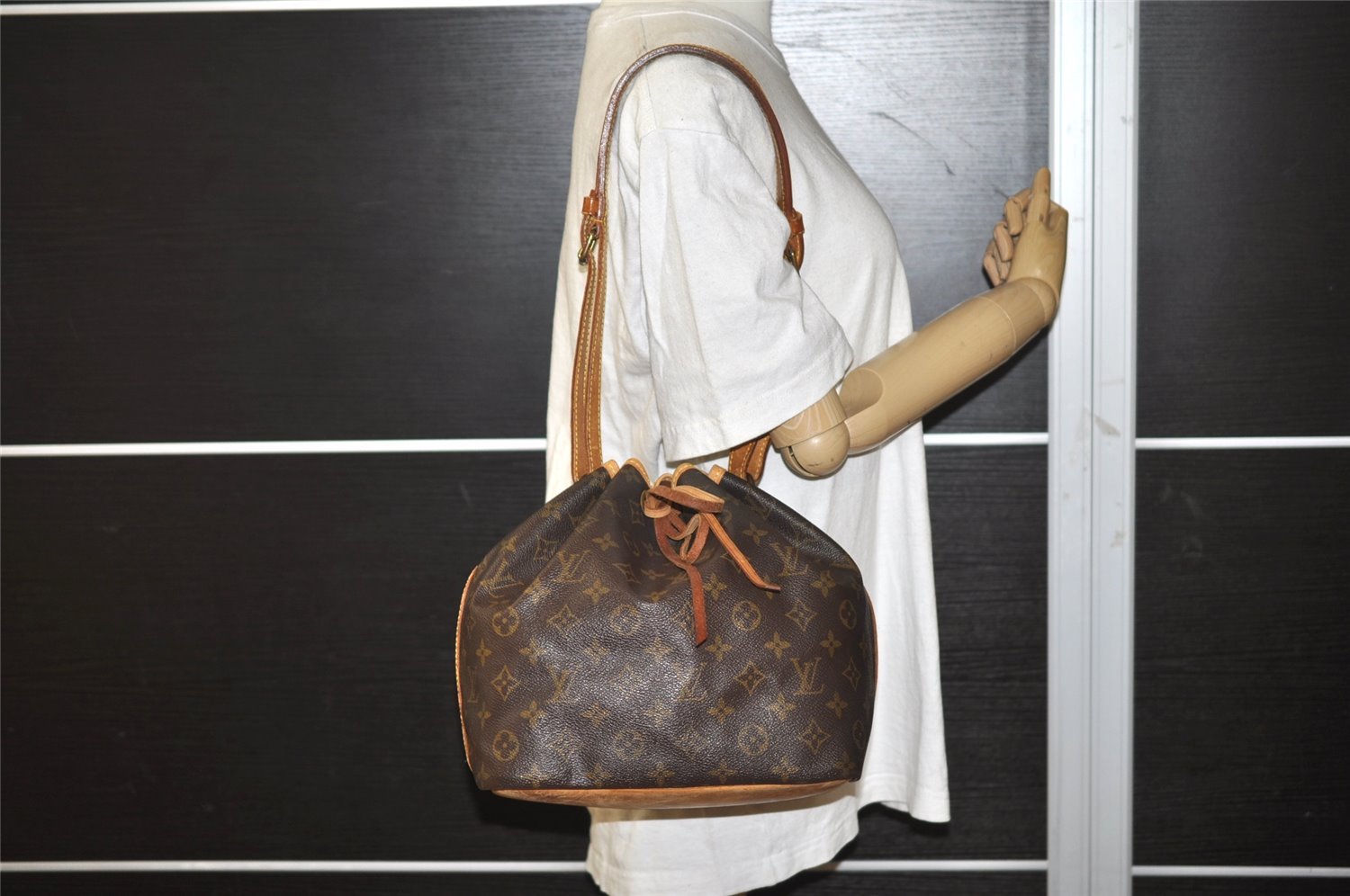 Authentic Louis Vuitton Monogram Petit Noe M42226 Shoulder Drawstring Bag 2501J