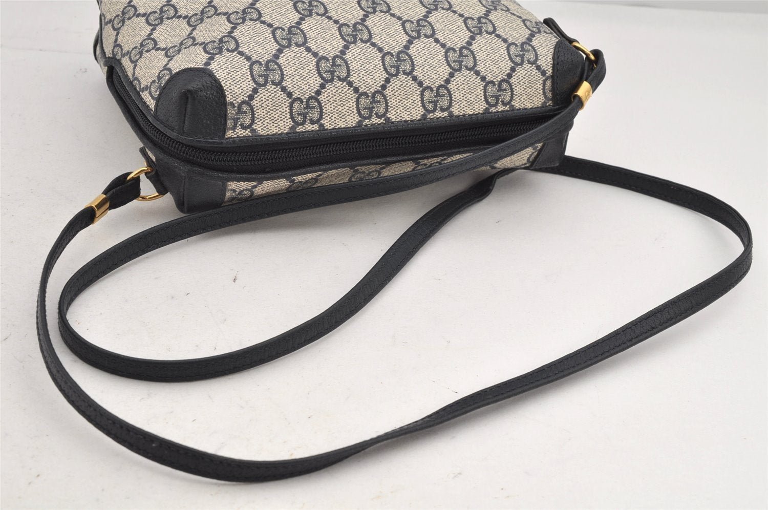 Authentic GUCCI Shoulder Cross Body Bag Purse GG PVC Leather Navy Blue 2503K