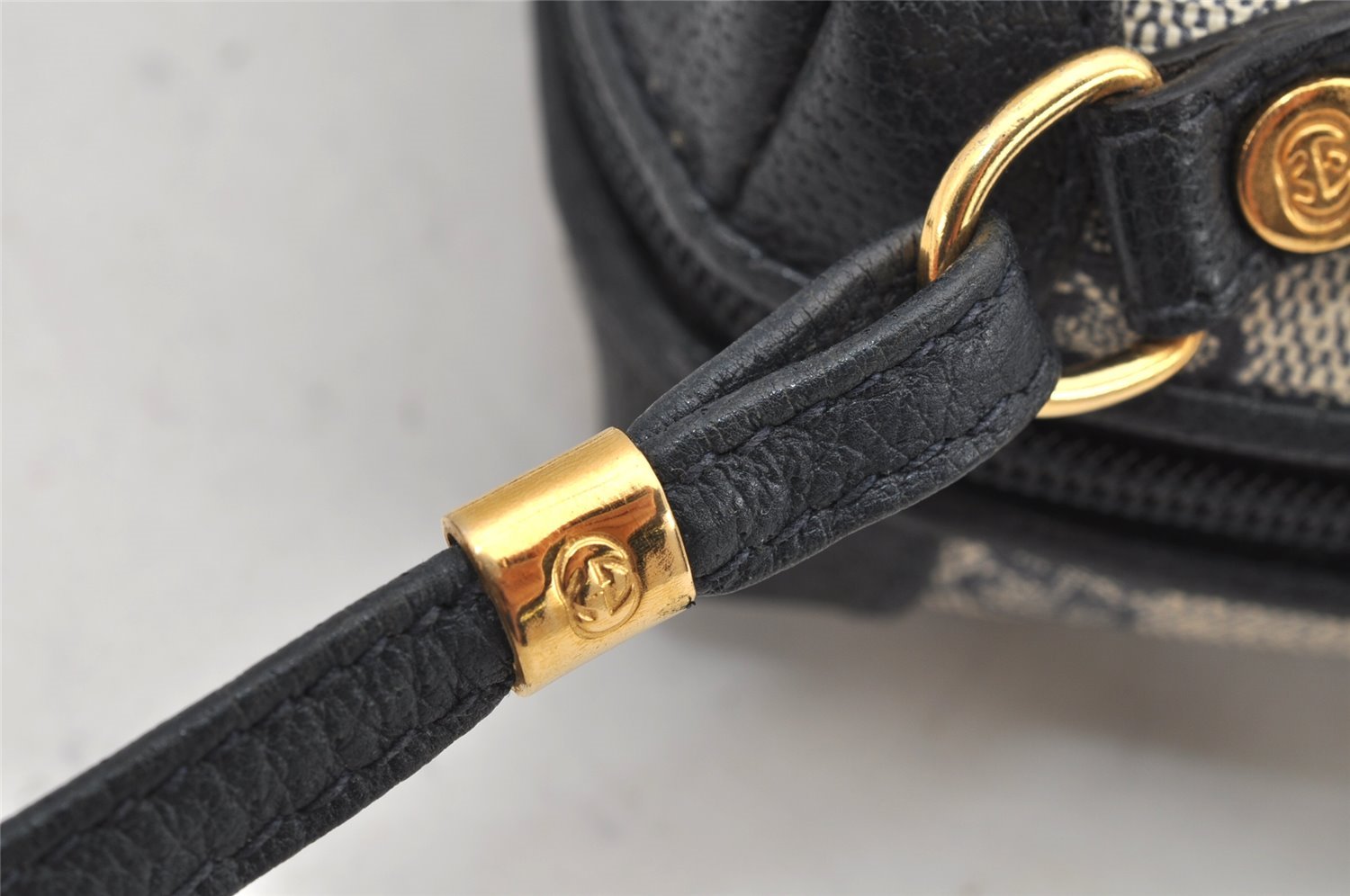 Authentic GUCCI Shoulder Cross Body Bag Purse GG PVC Leather Navy Blue 2503K