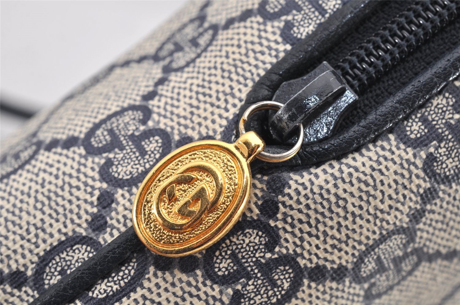 Authentic GUCCI Shoulder Cross Body Bag Purse GG PVC Leather Navy Blue 2503K