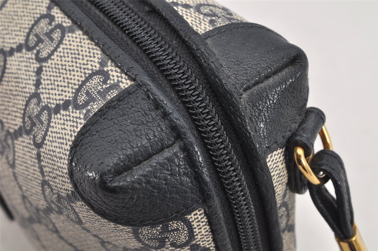 Authentic GUCCI Shoulder Cross Body Bag Purse GG PVC Leather Navy Blue 2503K