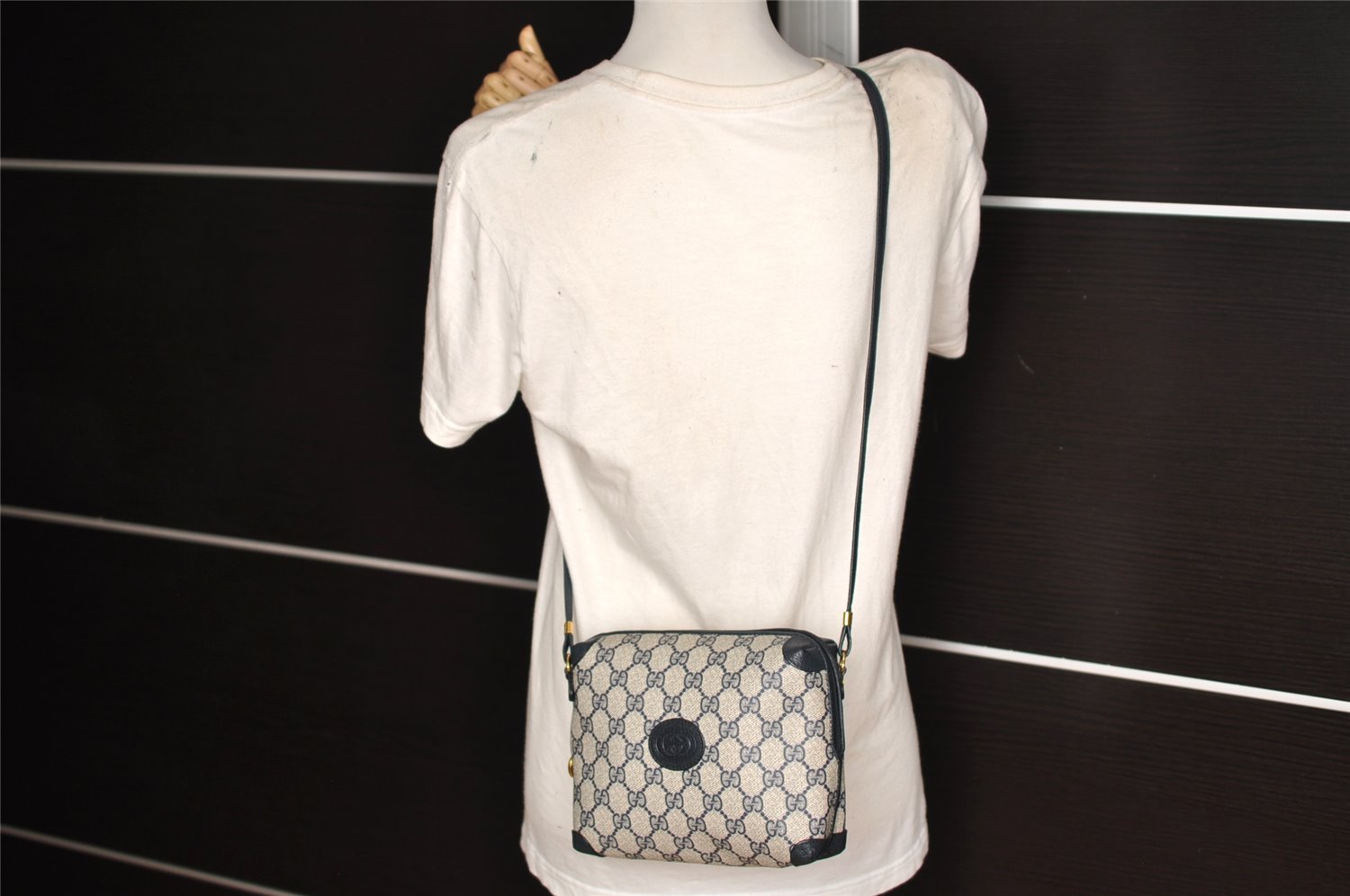 Authentic GUCCI Shoulder Cross Body Bag Purse GG PVC Leather Navy Blue 2503K