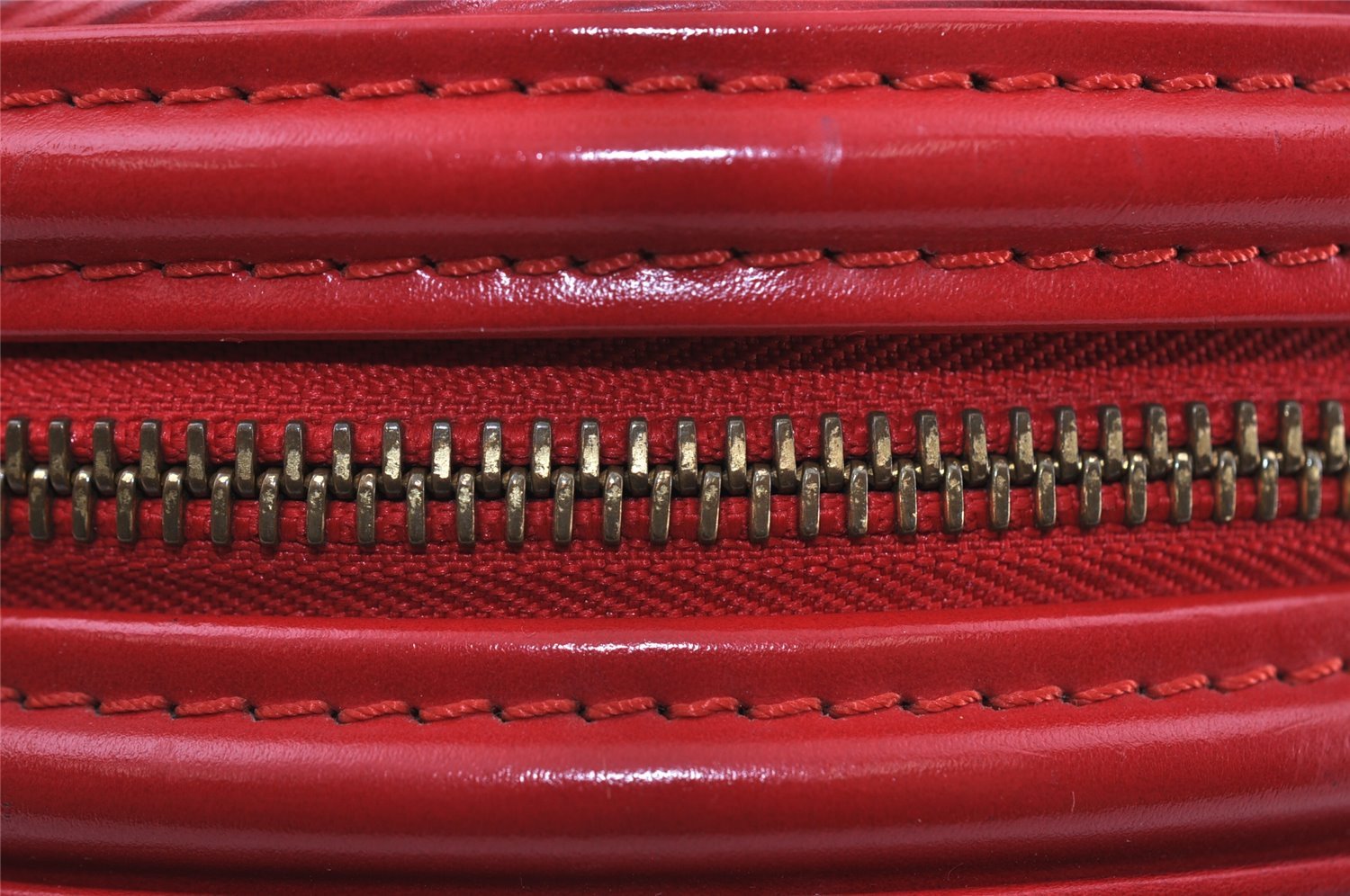 Authentic Louis Vuitton Epi Cannes Red Cosmetic Hand Bag Purse M48037 LV 2504I