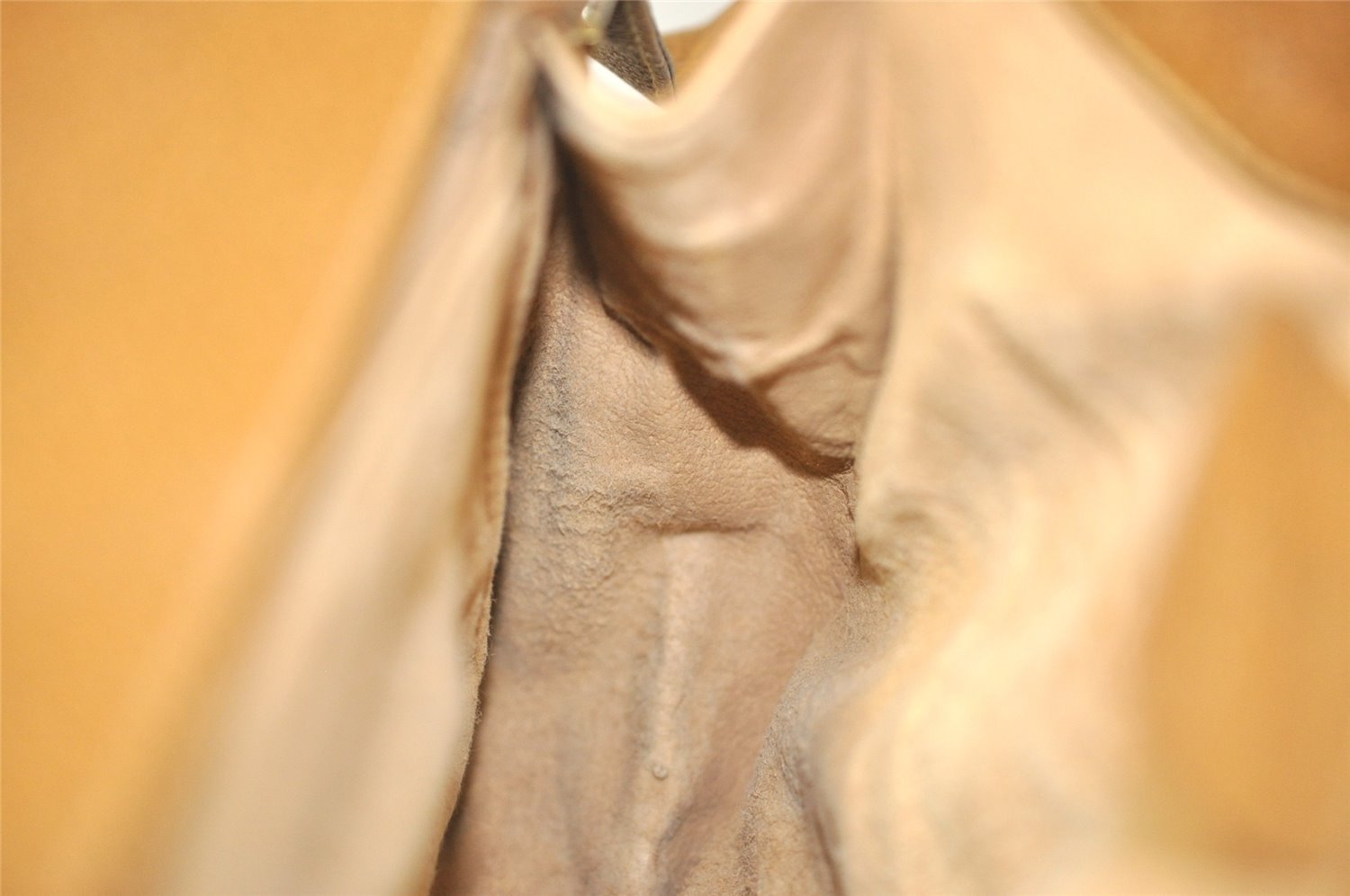 Authentic GUCCI Shoulder Cross Body Bag Purse GG PVC Leather White Junk 2510I