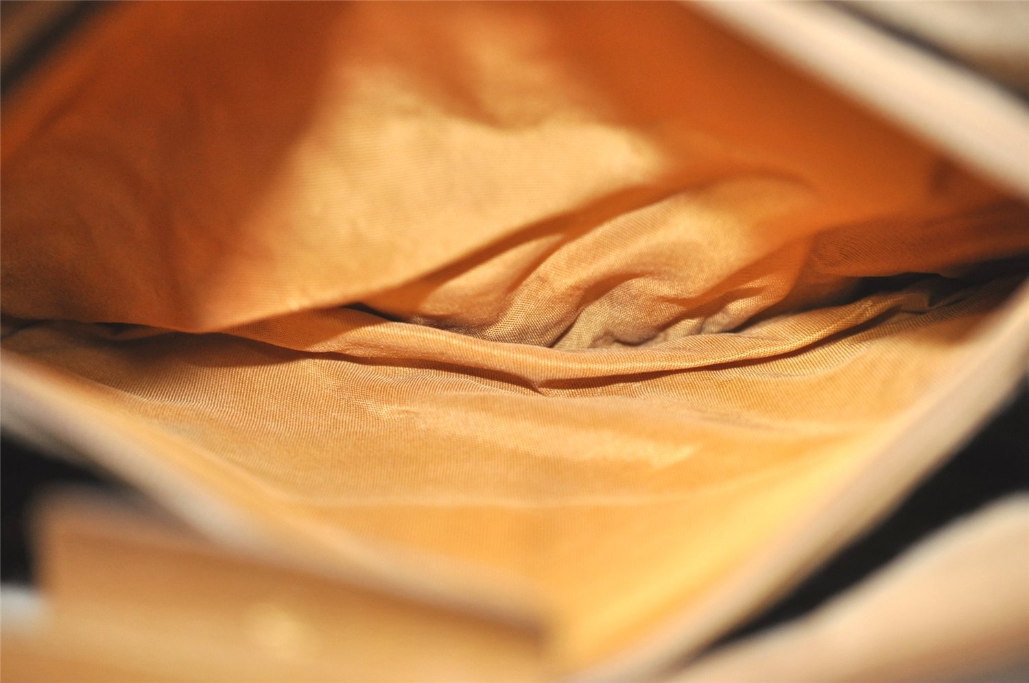 Authentic GUCCI Shoulder Cross Body Bag Purse GG PVC Leather White Junk 2510I