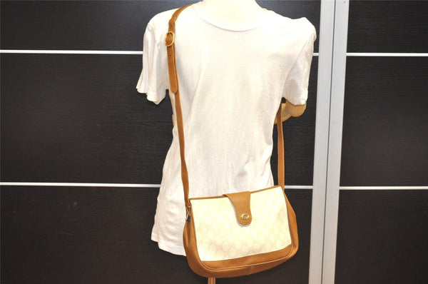 Authentic GUCCI Shoulder Cross Body Bag Purse GG PVC Leather White Junk 2510I