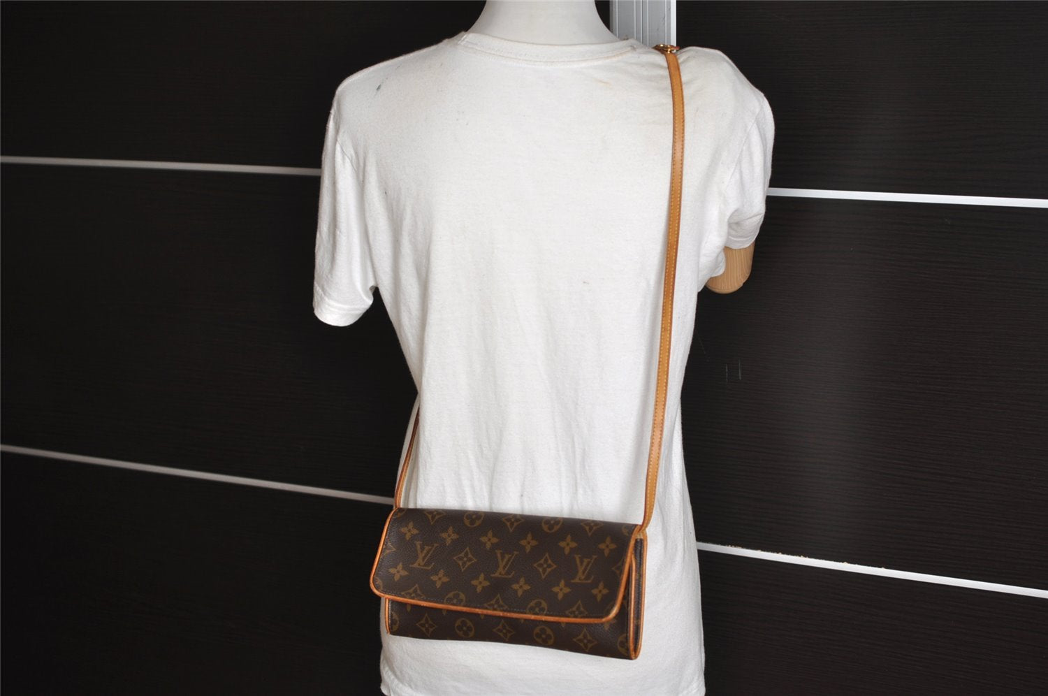 Authentic Louis Vuitton Monogram Pochette Twin GM Shoulder Bag M51852 LV 2512J