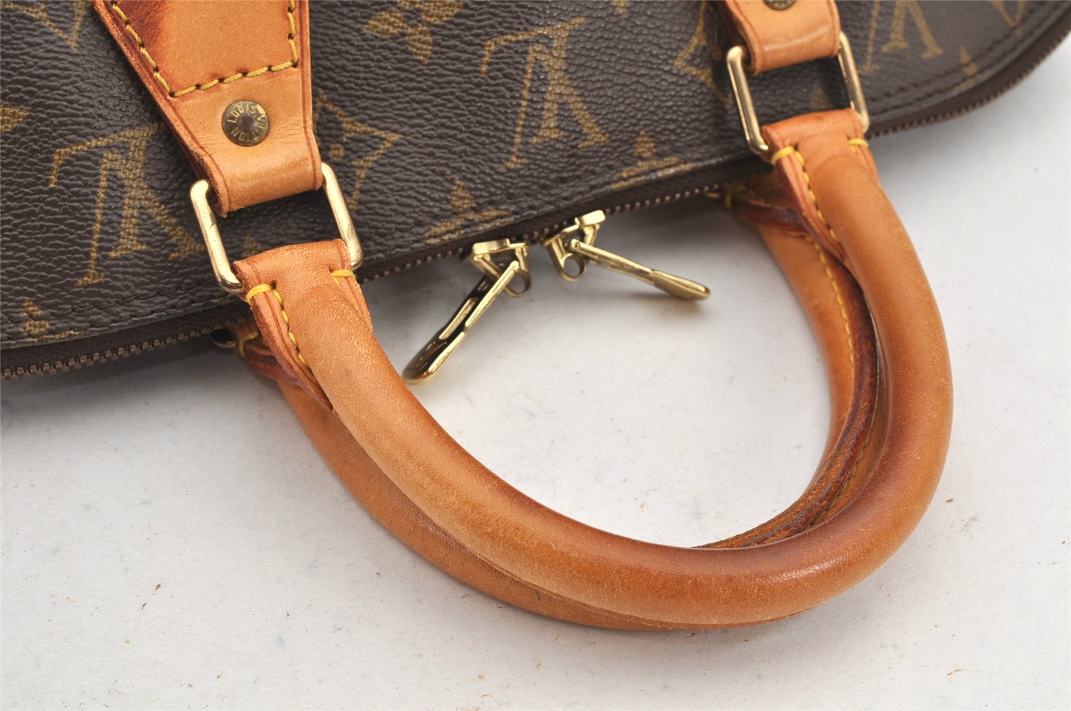 Authentic Louis Vuitton Monogram Alma Hand Bag Purse M51130 LV 2513K