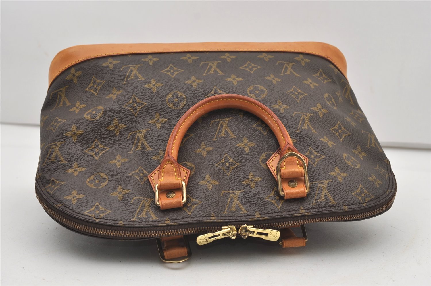 Authentic Louis Vuitton Monogram Alma Hand Bag Purse M51130 LV 2515J