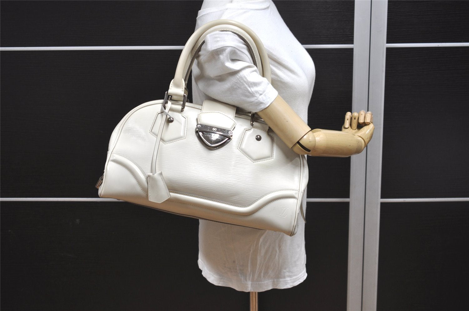 Authentic Louis Vuitton Epi Bowling Montaigne GM Hand Bag White M5931J LV 2516I