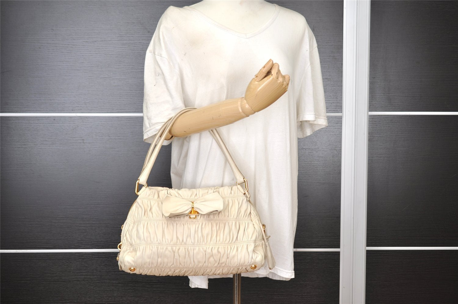 Authentic PRADA Vintage Nappa Gaufre Shoulder Hand Bag Leather White 2517I