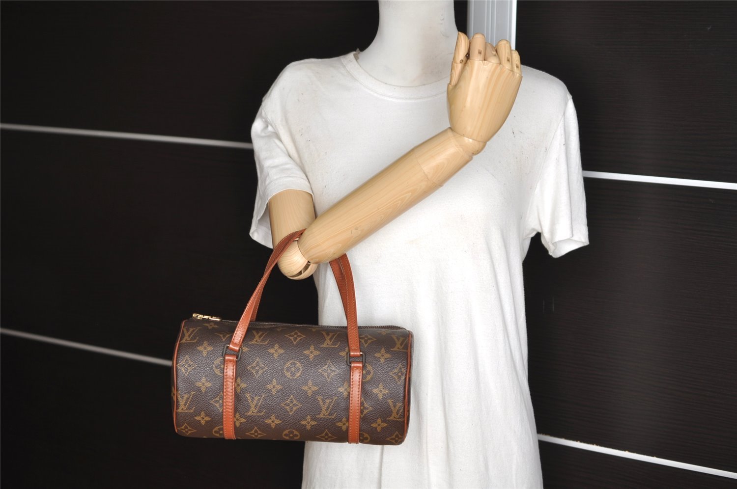 Authentic Louis Vuitton Monogram Papillon 26 Hand Bag Old Model LV 2523J