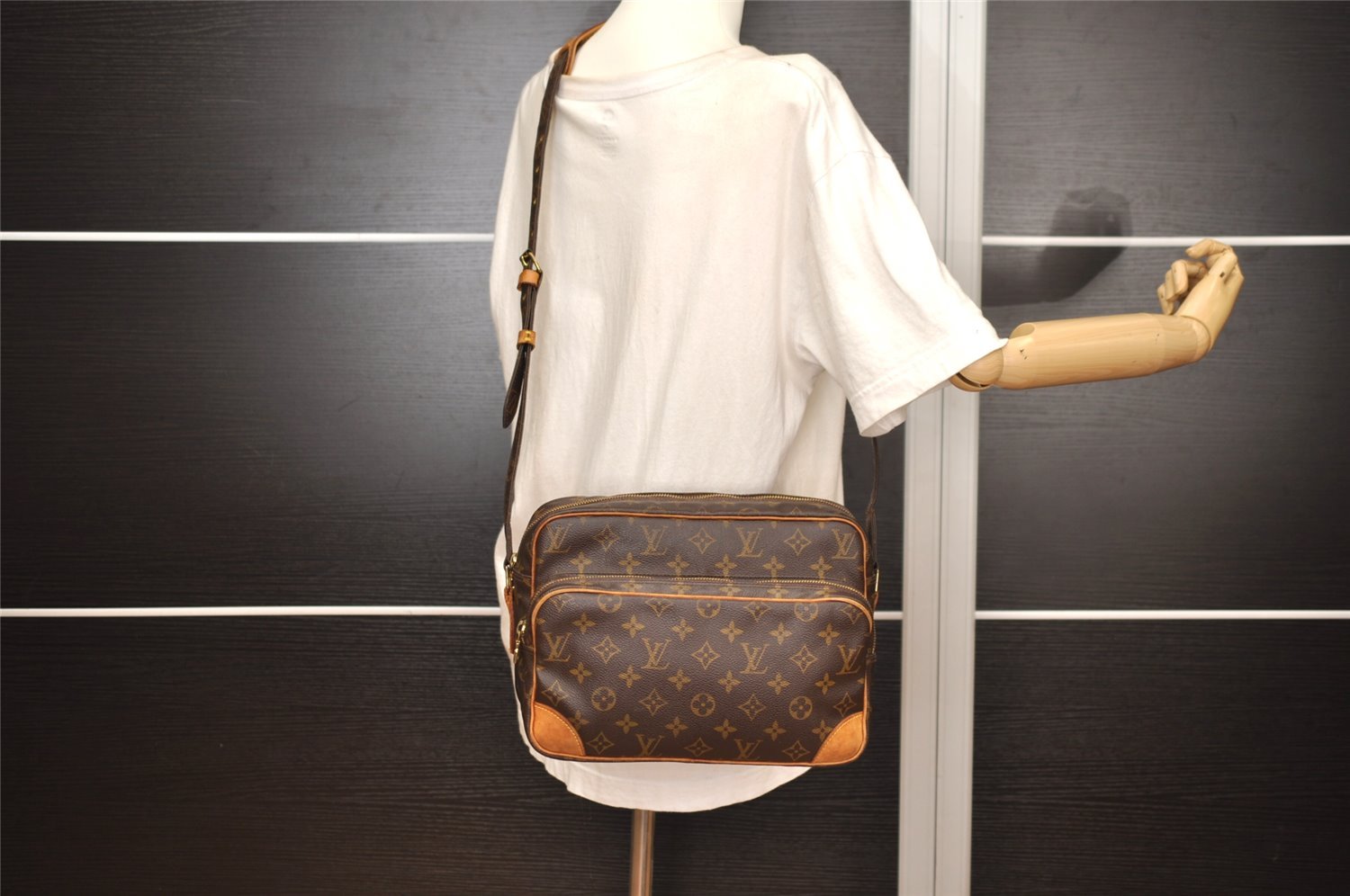 Authentic Louis Vuitton Monogram Nile Shoulder Cross Body Bag M45244 Junk 2533J