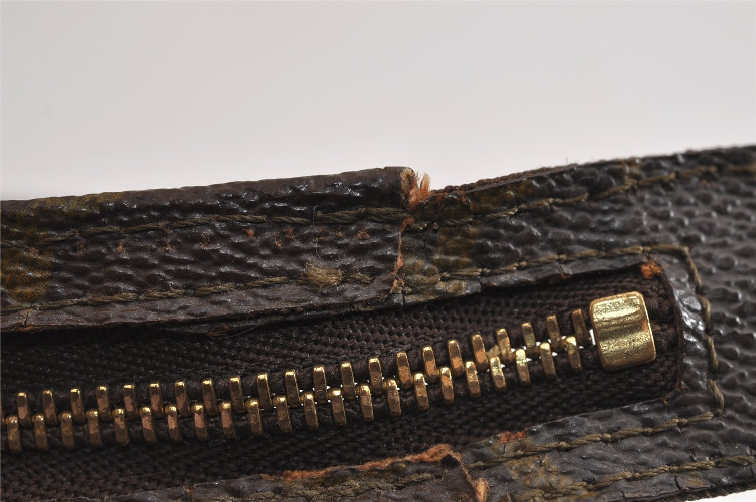 Auth Louis Vuitton Monogram Poche Toilette 26 Cosmetics Pouch USA Model LV 2535J