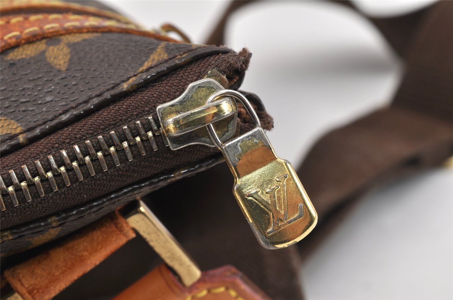 Auth Louis Vuitton Monogram Pochette Bosphore Shoulder Cross Bag M40044 LV 2543K