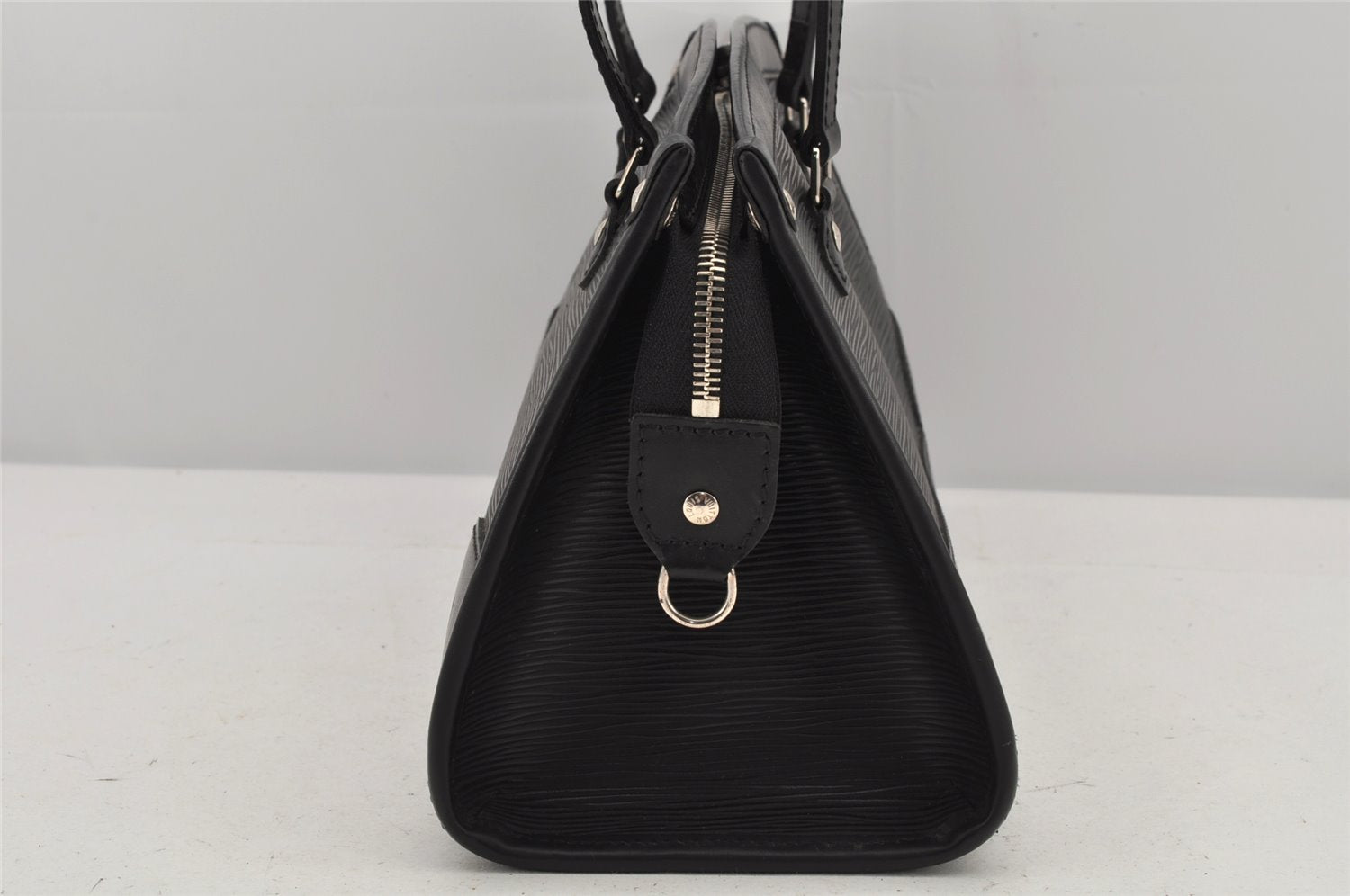 Authentic Louis Vuitton Epi Madeleine PM Shoulder Bag Black M59332 LV 2559K