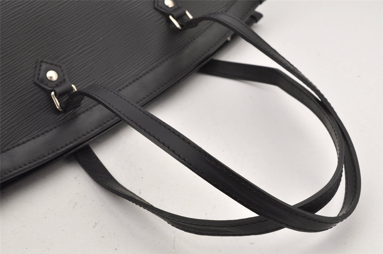 Authentic Louis Vuitton Epi Madeleine PM Shoulder Bag Black M59332 LV 2559K