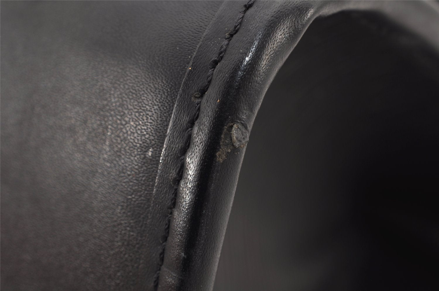 Authentic Louis Vuitton Epi Madeleine PM Shoulder Bag Black M59332 LV 2559K