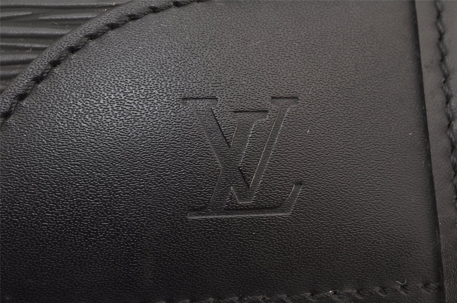 Authentic Louis Vuitton Epi Madeleine PM Shoulder Bag Black M59332 LV 2559K