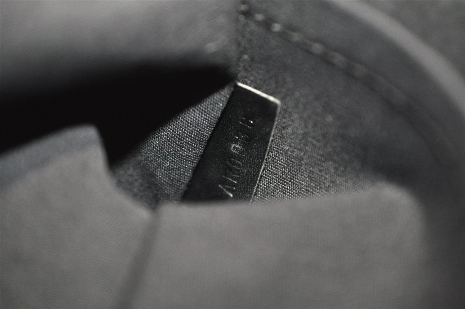 Authentic Louis Vuitton Epi Madeleine PM Shoulder Bag Black M59332 LV 2559K