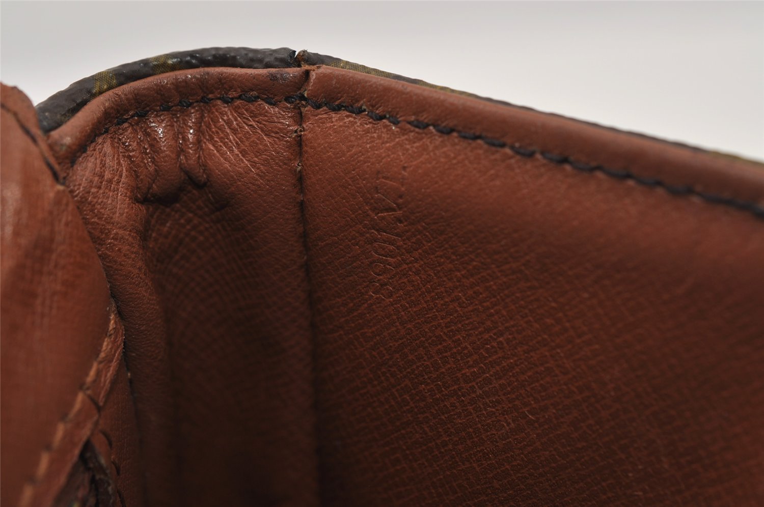 Authentic Louis Vuitton Monogram Chantilly MM Shoulder Cross Bag M51233 LV 2563I