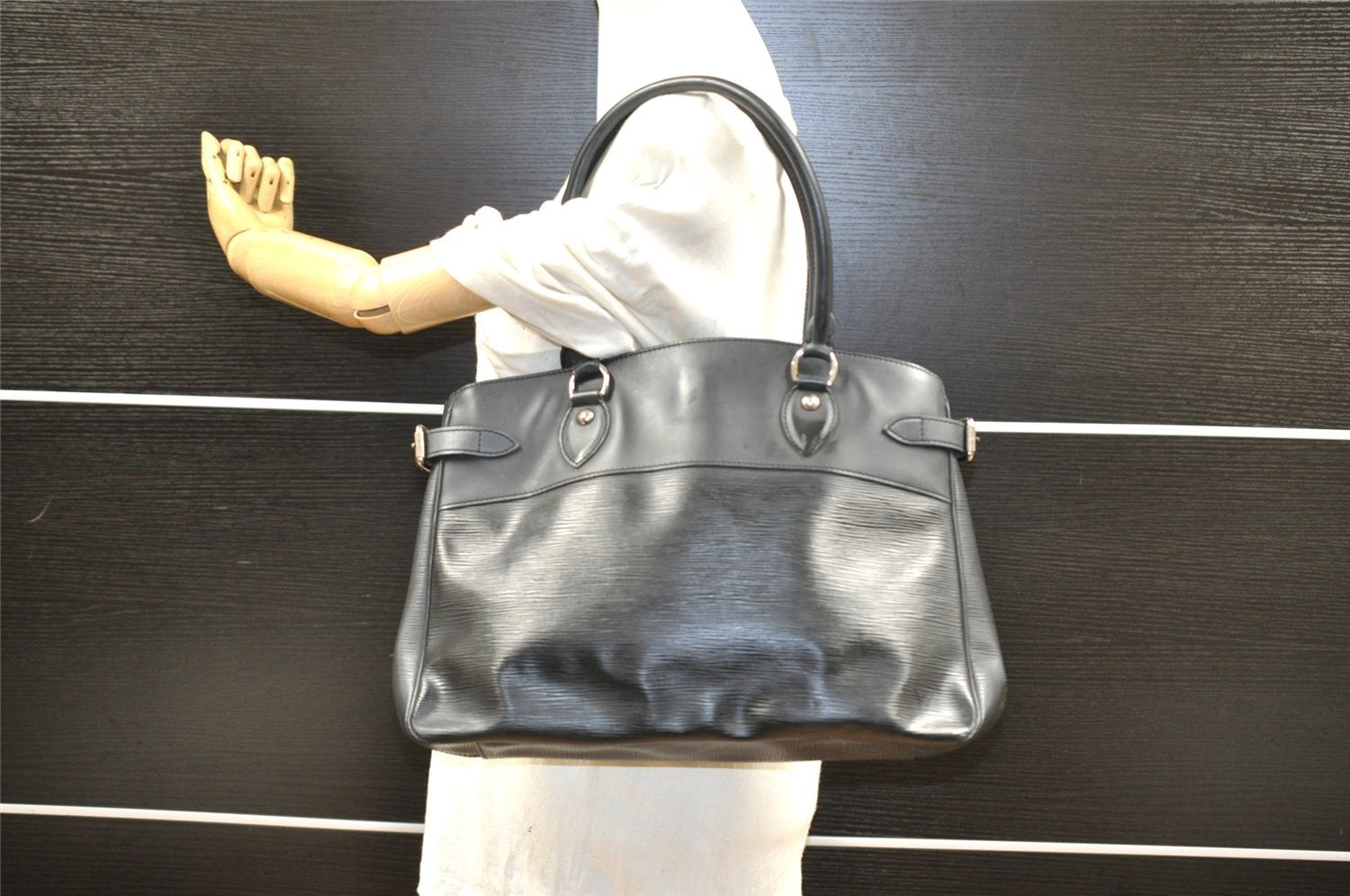 Authentic Louis Vuitton Epi Passy GM Shoulder Hand Bag Black M59252 LV 2566I