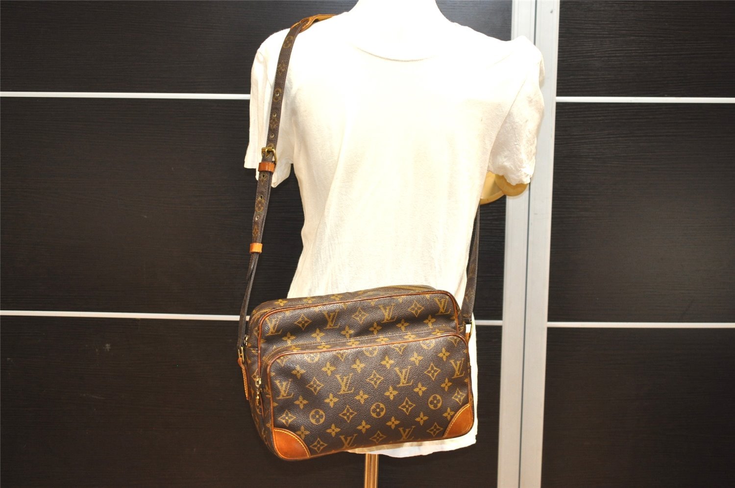 Authentic Louis Vuitton Monogram Nile Shoulder Cross Body Bag M45244 LV 2572I