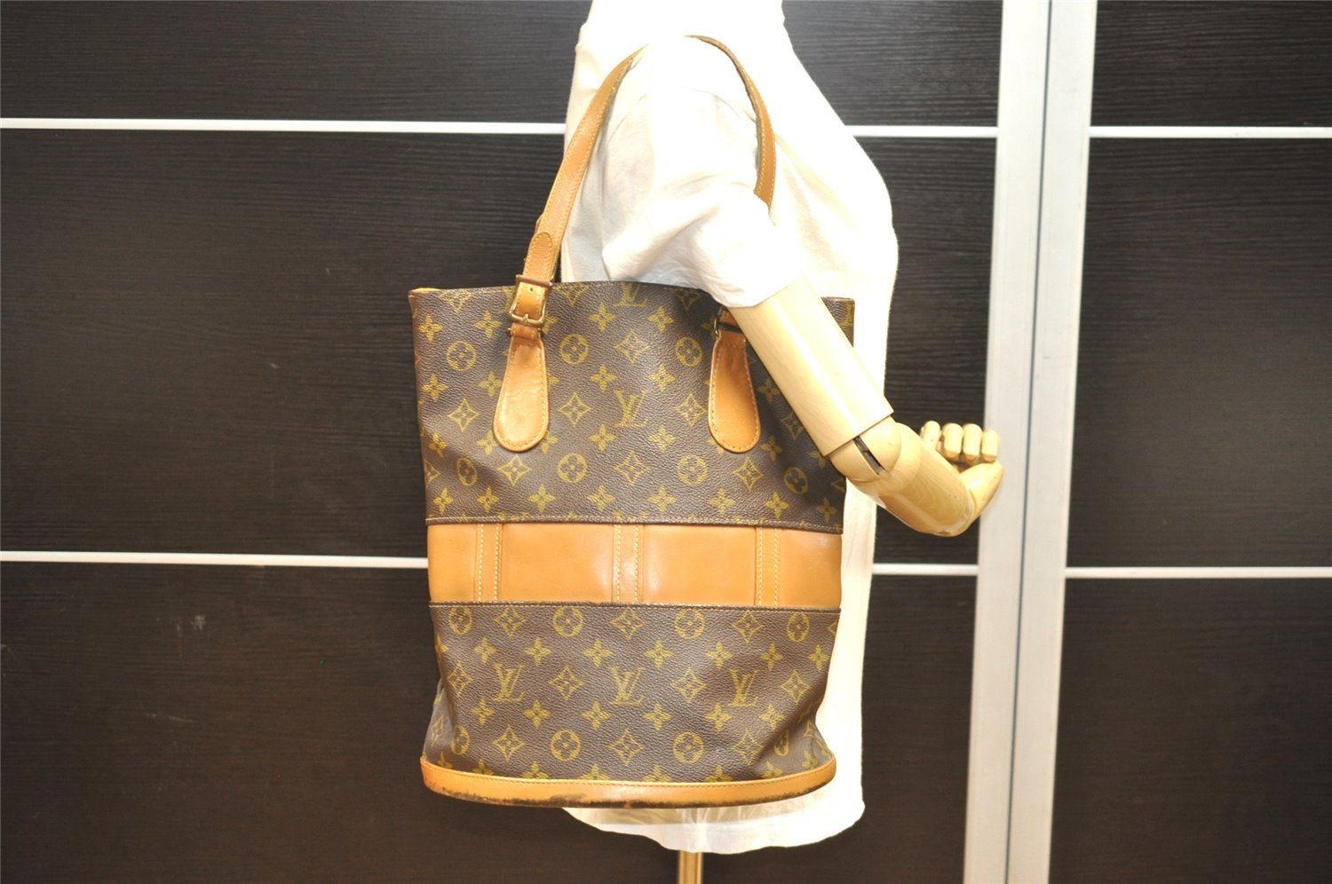 Authentic Louis Vuitton Monogram Bucket GM Shoulder Bag T42236 USA Model 2573I