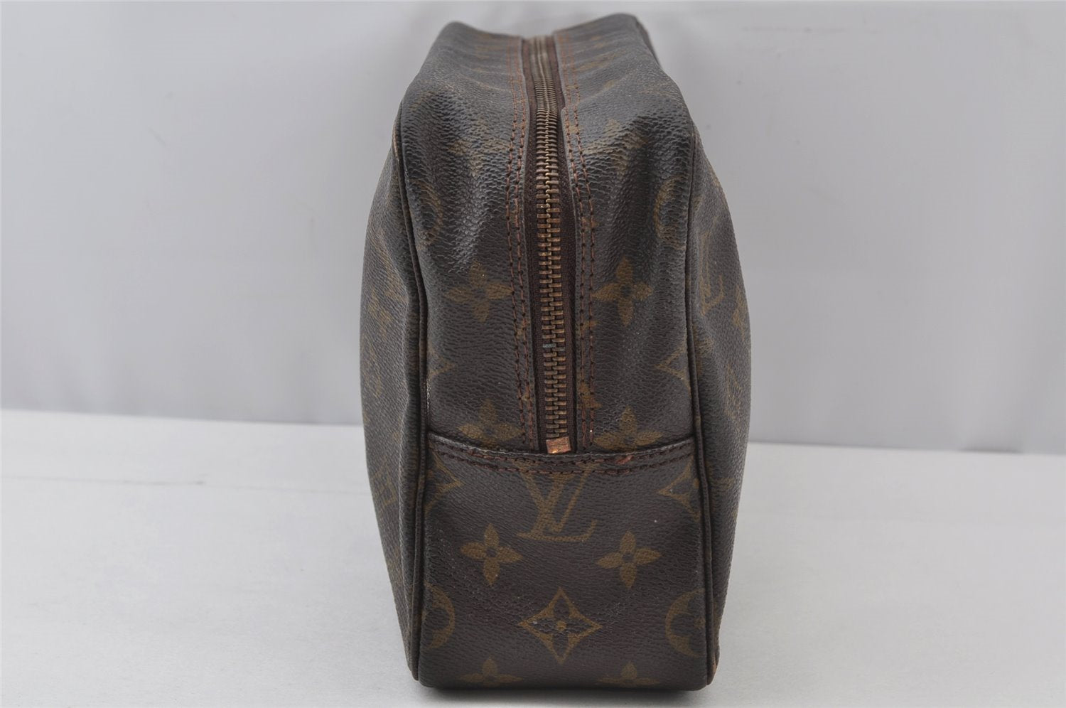 Auth Louis Vuitton Monogram Trousse Toilette 28 Clutch Hand Bag M47522 LV 2573J