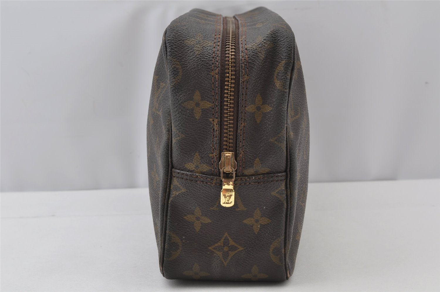 Auth Louis Vuitton Monogram Trousse Toilette 28 Clutch Hand Bag M47522 LV 2573J