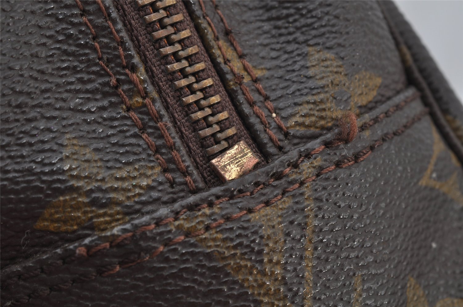 Auth Louis Vuitton Monogram Trousse Toilette 28 Clutch Hand Bag M47522 LV 2573J