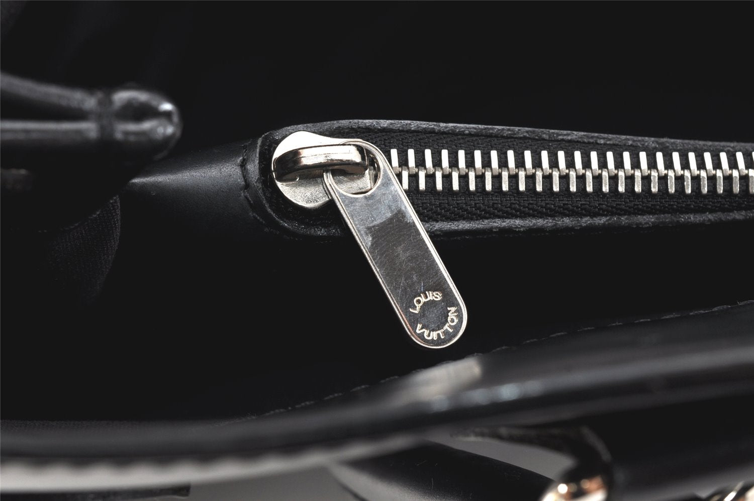 Authentic Louis Vuitton Epi Passy GM Shoulder Hand Bag Black M59252 LV 2576K