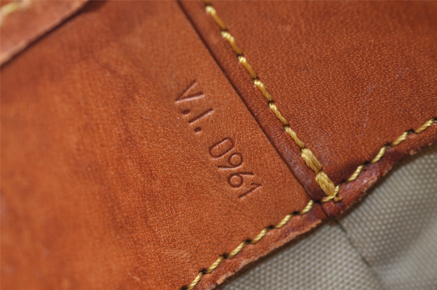 Authentic Louis Vuitton Monogram Bucket PM Shoulder Tote Bag Old Model LV 2577I