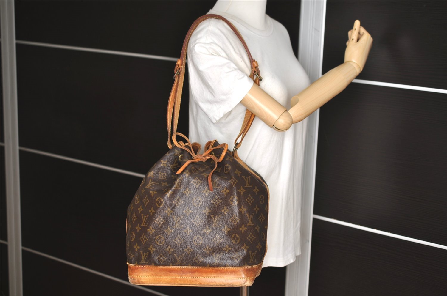 Authentic Louis Vuitton Monogram Noe Shoulder Drawstring Bag M42224 LV 2578I