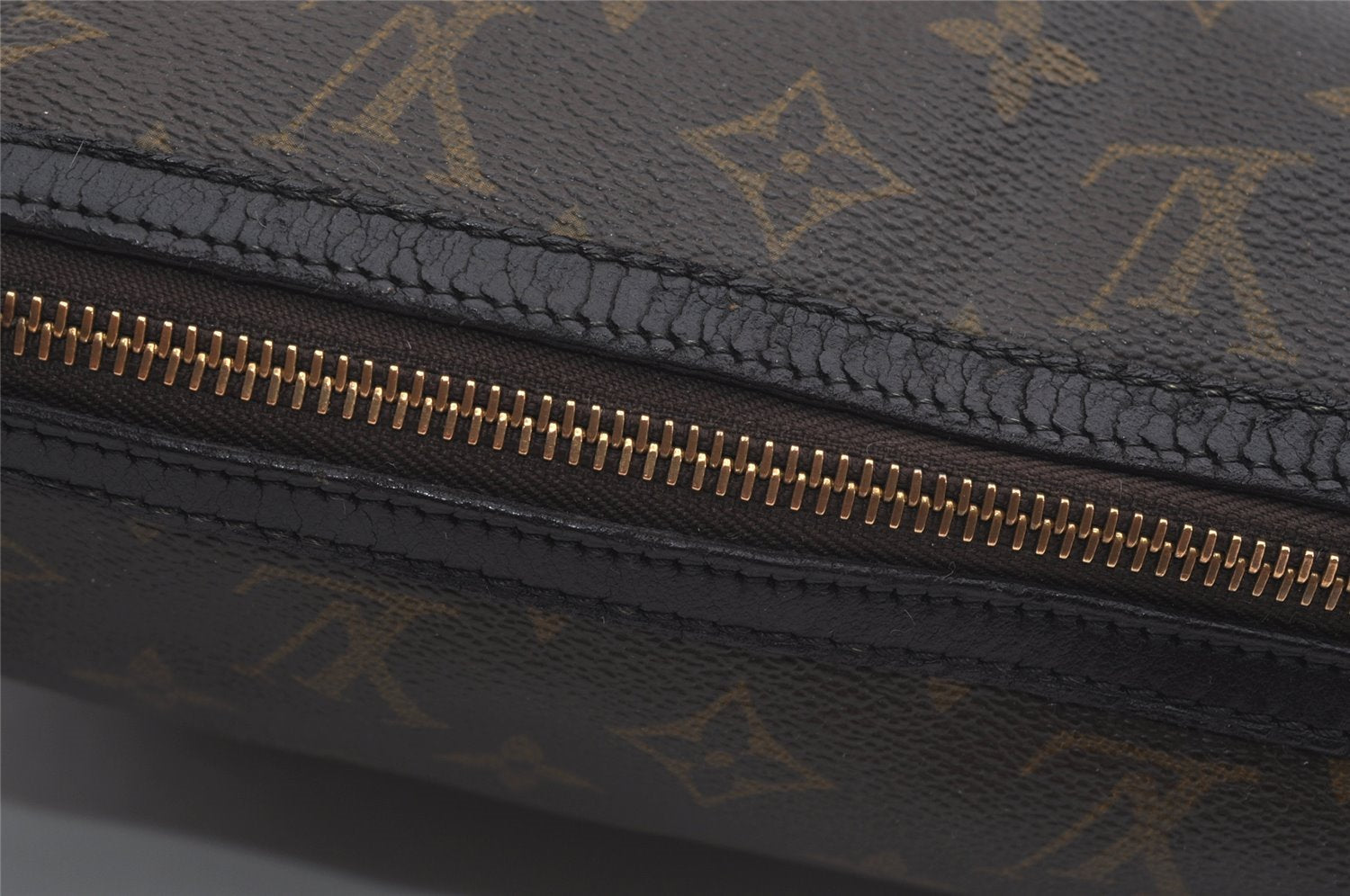 Authentic Louis Vuitton Monogram Tulleries MM Shoulder Bag M51348 LV Junk 2582I