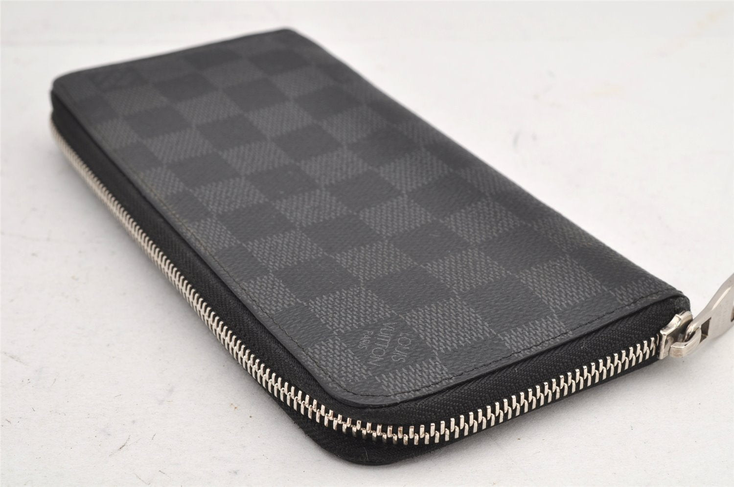 Authentic Louis Vuitton Damier Graphite Zippy Wallet Vertical N63095 LV 2587K