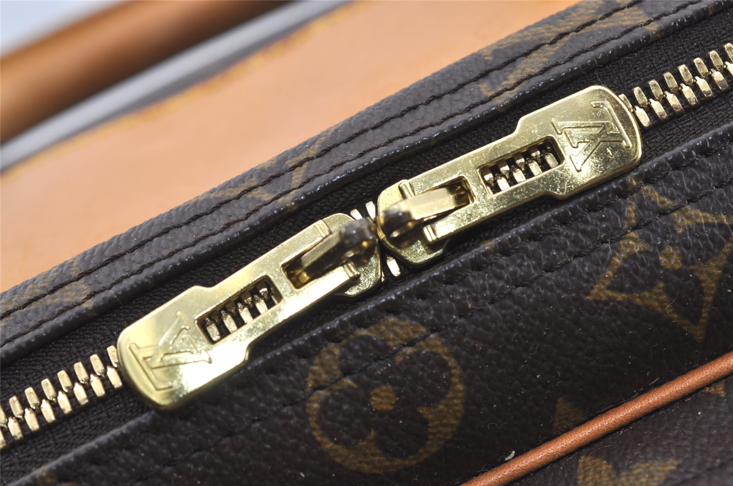 Authentic Louis Vuitton Monogram Alize 24 Heures Boston Hand Bag M41399 LV 2588J