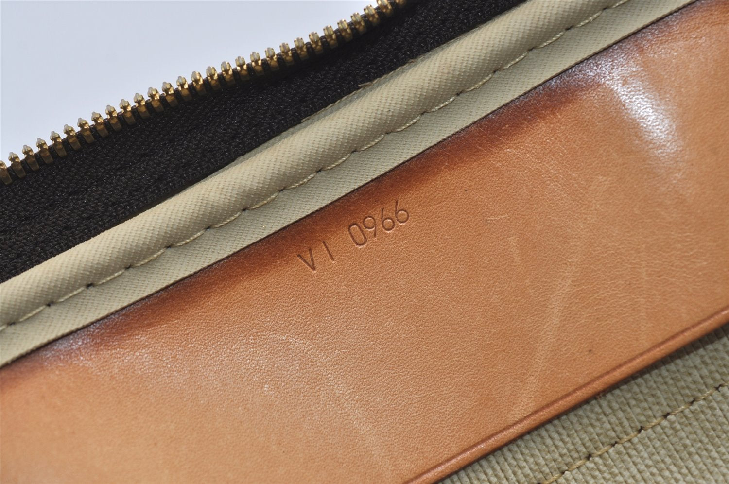 Authentic Louis Vuitton Monogram Alize 24 Heures Boston Hand Bag M41399 LV 2588J