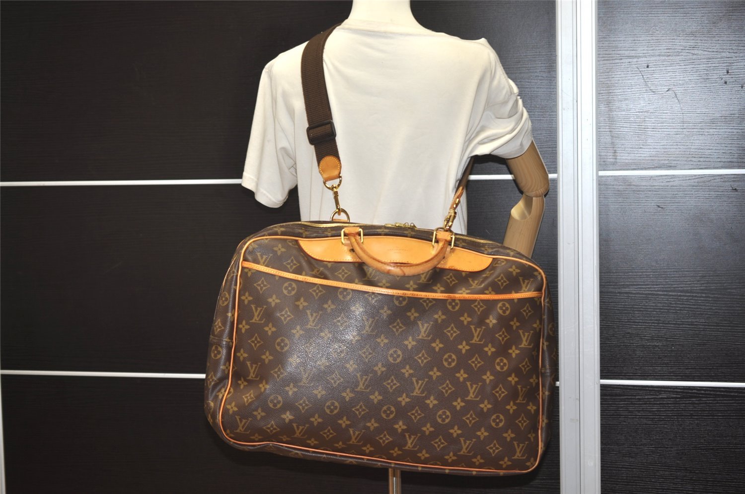 Authentic Louis Vuitton Monogram Alize 24 Heures Boston Hand Bag M41399 LV 2588J