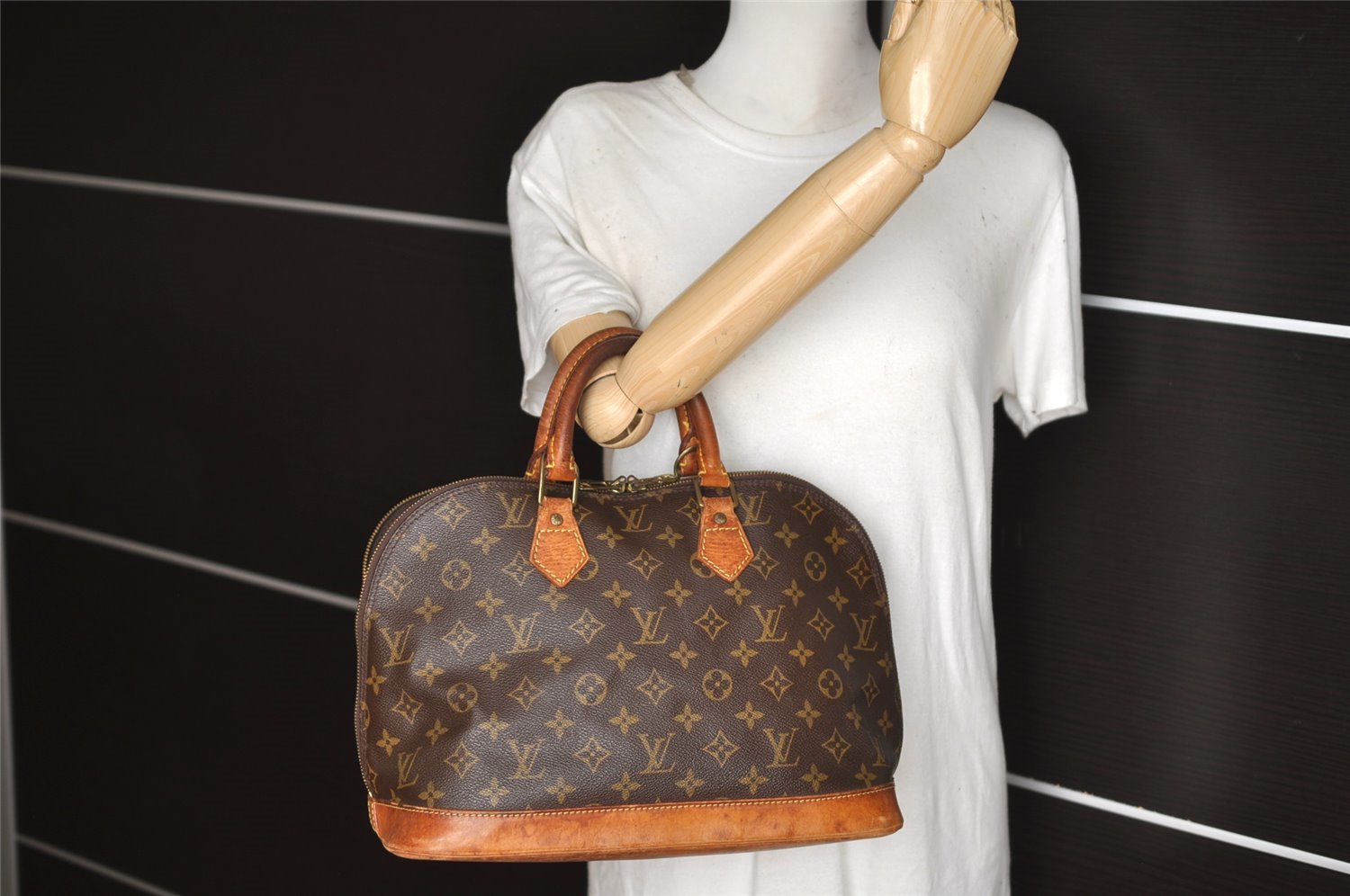 Authentic Louis Vuitton Monogram Alma Hand Bag Purse M51130 LV Junk 2590J