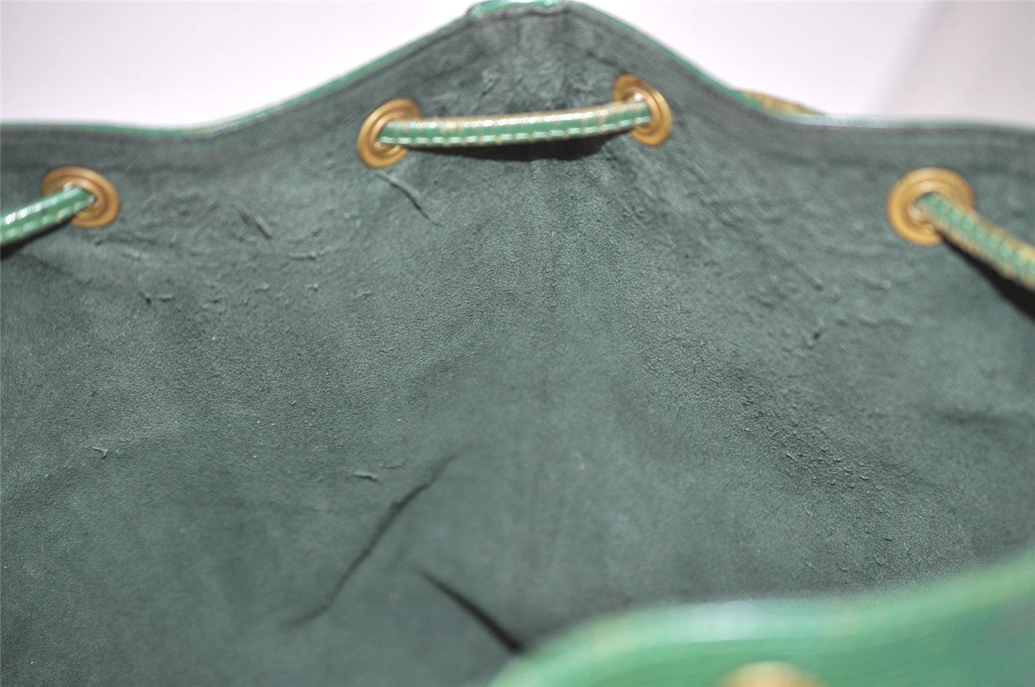 Authentic Louis Vuitton Epi Noe Shoulder Drawstring Bag Green M44004 LV 2591I