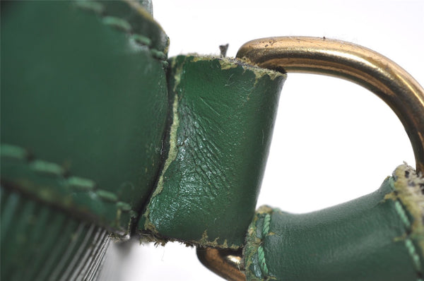 Authentic Louis Vuitton Epi Noe Shoulder Drawstring Bag Green M44004 LV 2591I