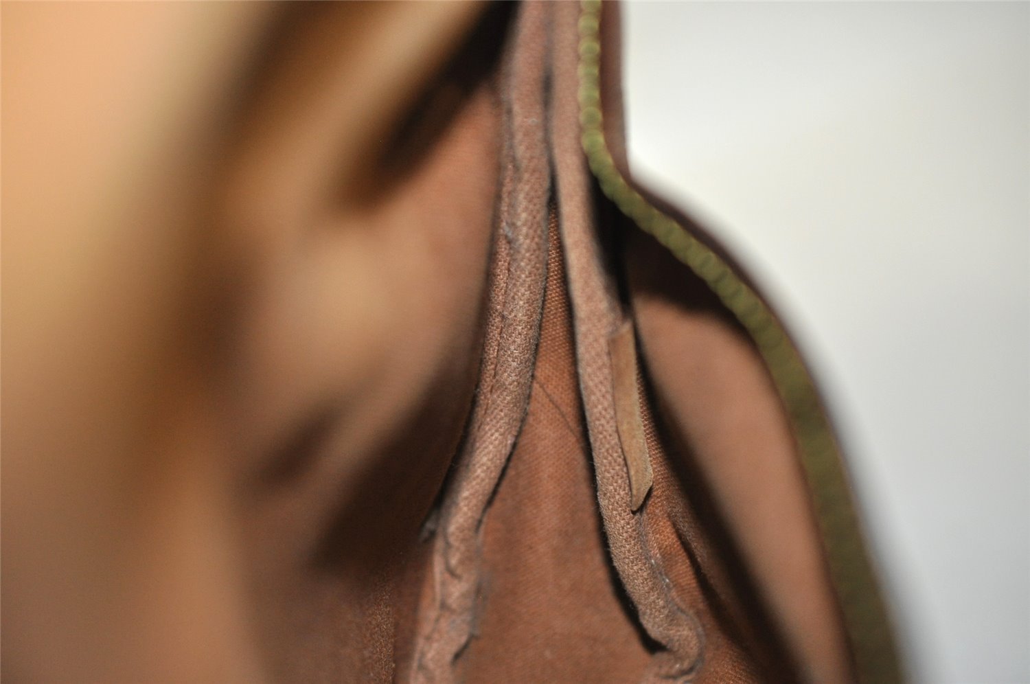 Authentic Louis Vuitton Monogram Saumur 30 Shoulder Cross Bag M42256 LV 2595I