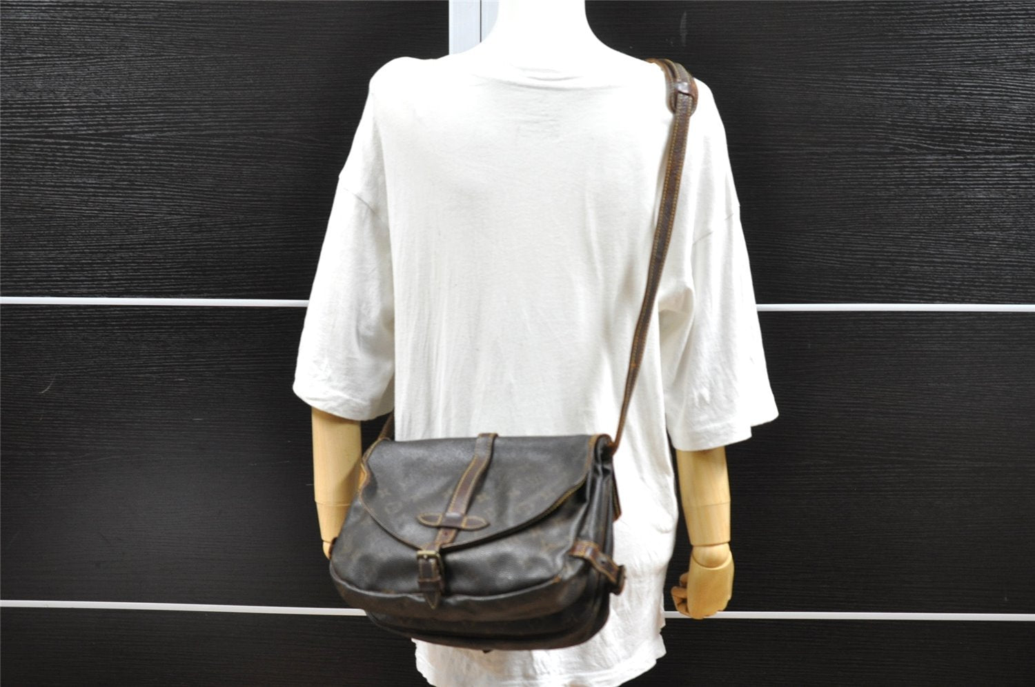 Authentic Louis Vuitton Monogram Saumur 30 Shoulder Cross Bag M42256 LV 2595I