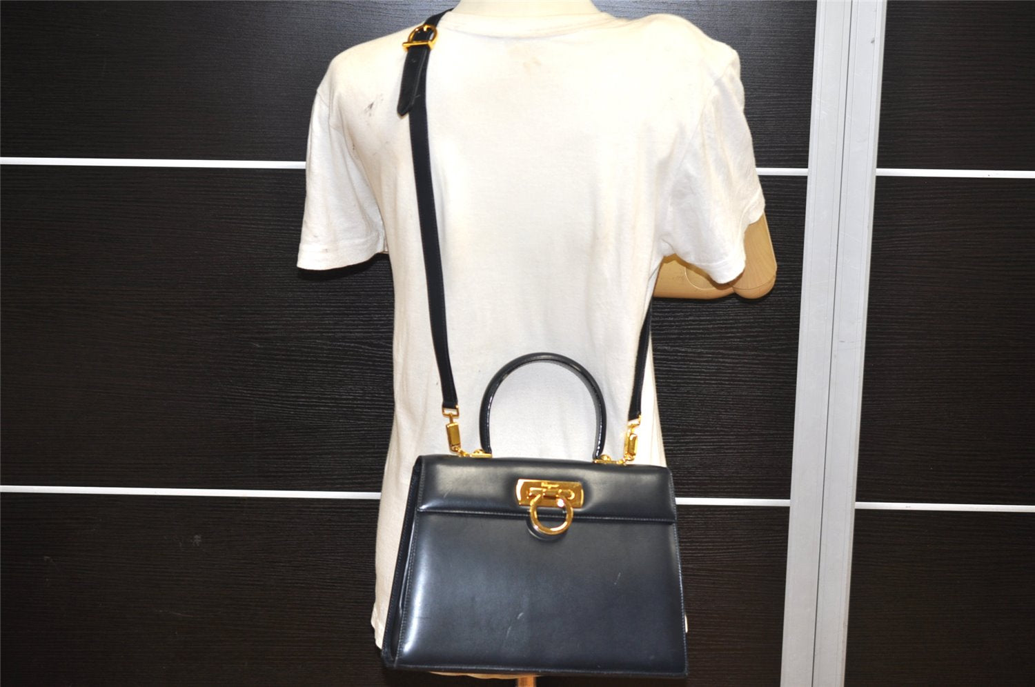 Authentic Salvatore Ferragamo Gancini Leather 2Way Shoulder Hand Bag Navy 2604K